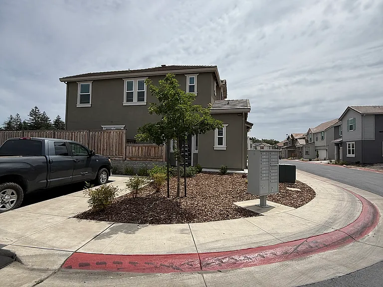 4410 Redstart Ln — Photo 25