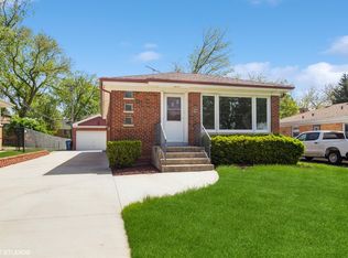 927 S Chatham Ave, Elmhurst, IL 60126