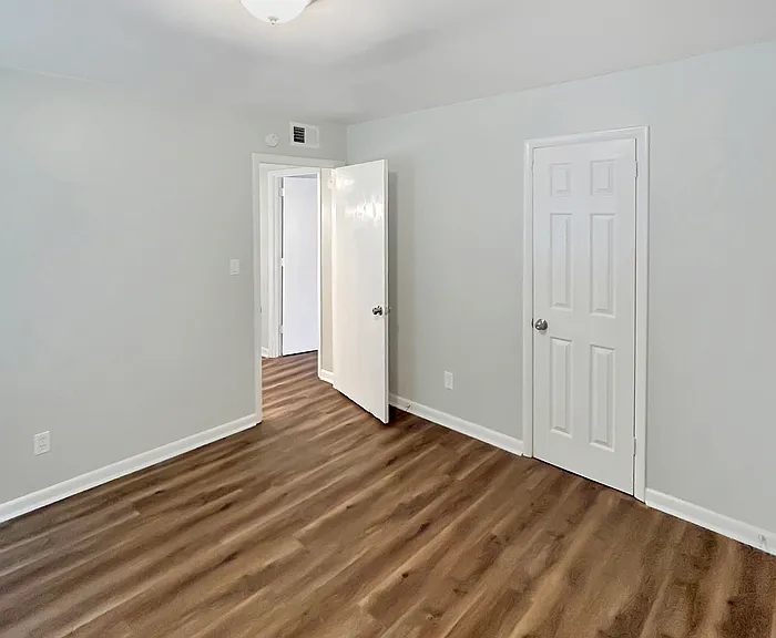 208 Glenrose Ct — Photo 9