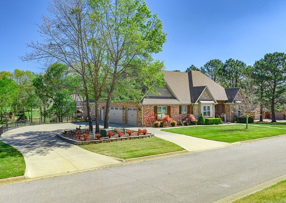 1st image of 10016 Camelot Ln