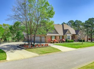 10016 Camelot Ln, Rogers, AR 72758