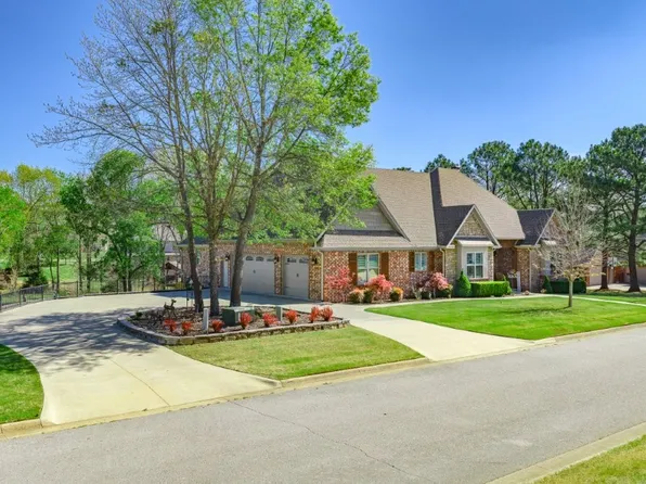 10016 Camelot Ln, Rogers, AR 72758