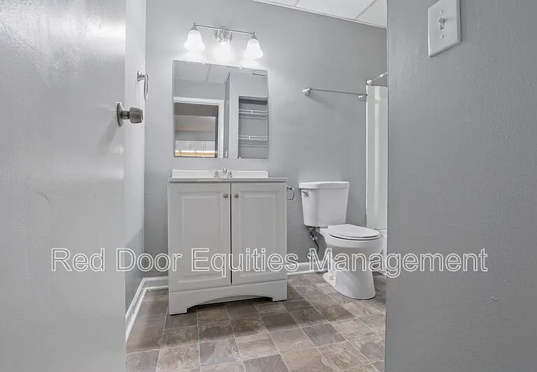 123 W Walnut St #N — Photo 3
