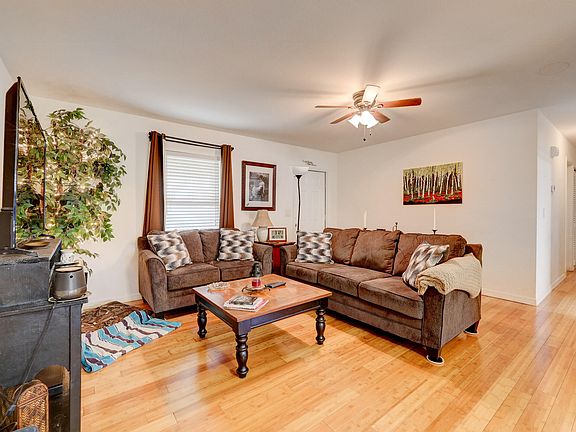 3rd image of 357 SW Eastport Circle