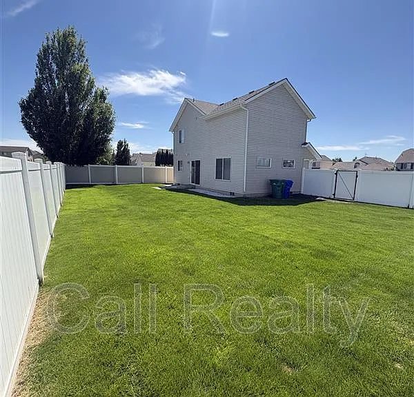 1814 N Arc St — Photo 15