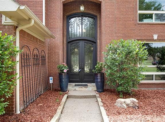 3rd image of 5013 Forest Hill Dr