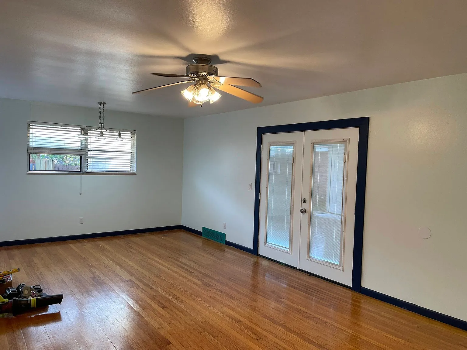 3 bed, 1.5 bath, 1200 sqft, $1,540 — Photo 2