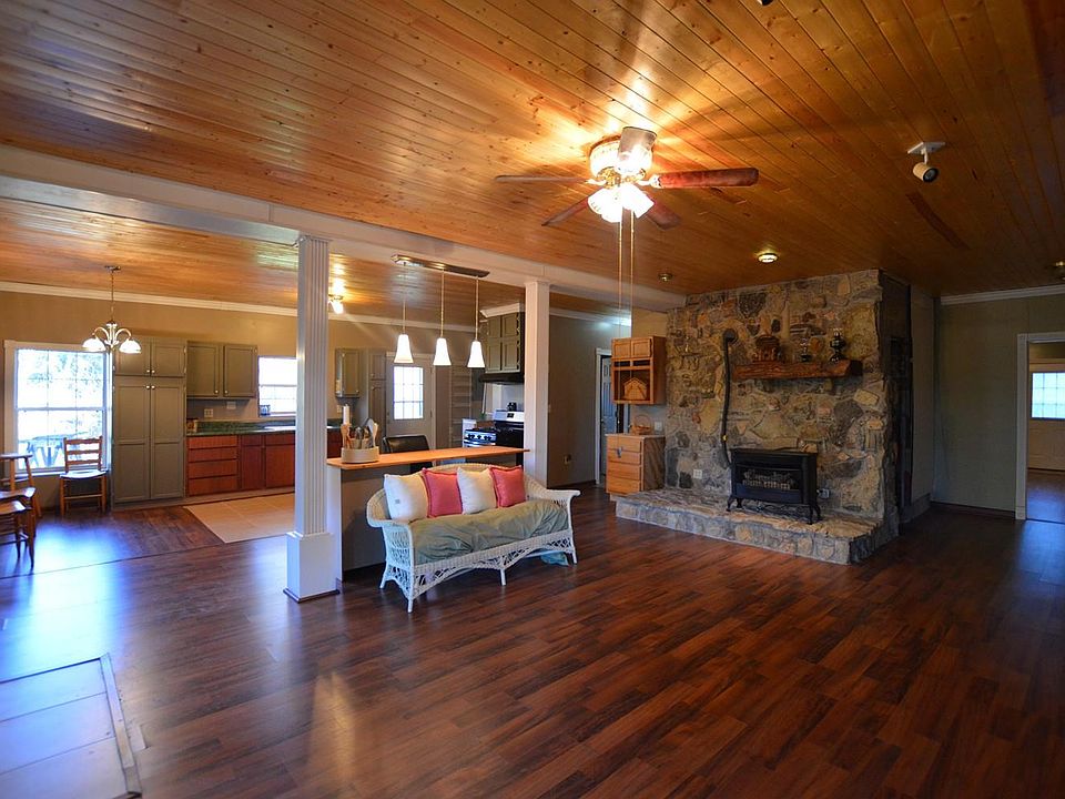 1st image of 521 Bradyville Hill Rd