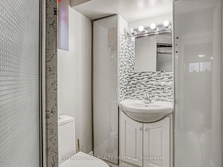 4 Yeomans Rd — Photo 16