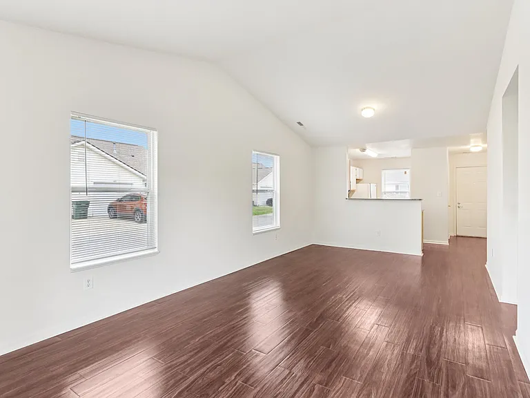 Broadway Village Apartments — Photo 31