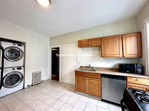 692 Columbia Rd #3R Photo 1