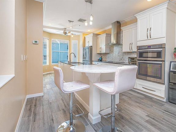 4th image of 1057 Pinellas Bayway S