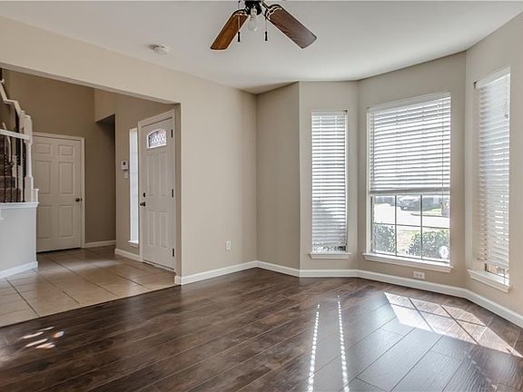 3rd image of 628 Destin Dr