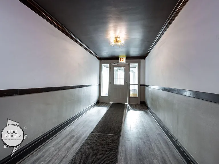 Hot Logan Square Apartments! Special Offer! — Photo 1