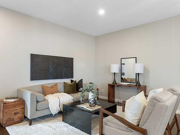 5th image of 100 SW Lakeside Vw