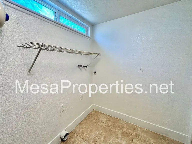 2378 N Sycamore Ave — Photo 12