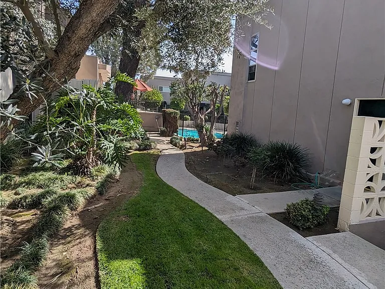 589 Fairview Ave — Photo 46