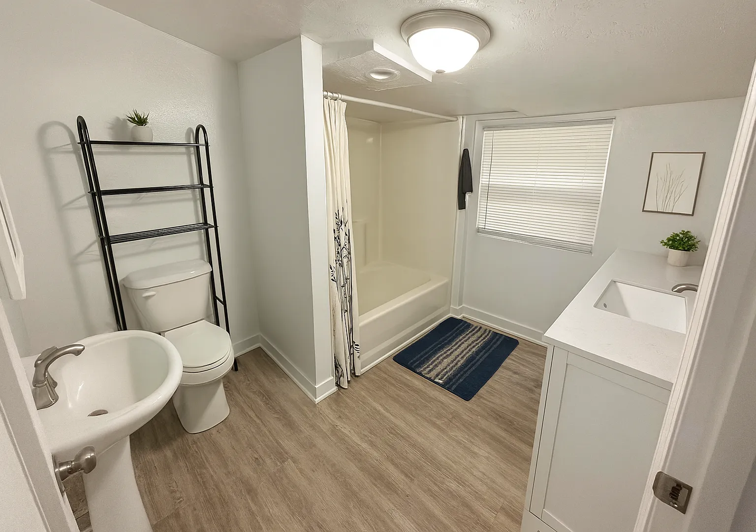 One Bedroom Mother In Law Suite — Photo 4