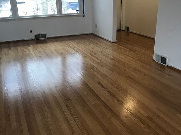 4th image of 215 S Western Ave