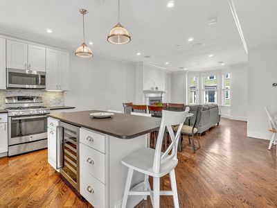 671 E 5th St Unit 1, South Boston, MA, 02127