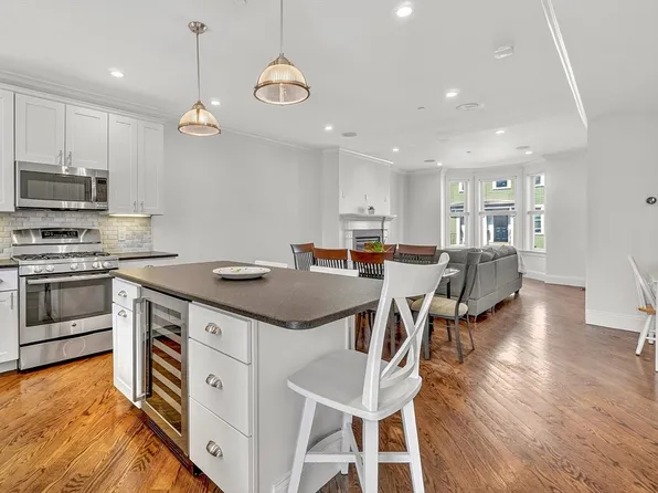 671 E 5th St Unit 1, South Boston, MA 02127