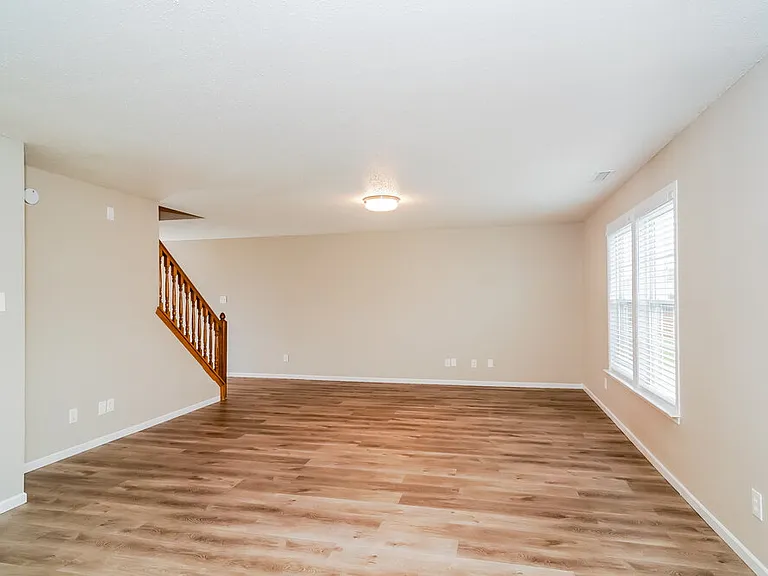 10767 Miller Dr — Photo 5