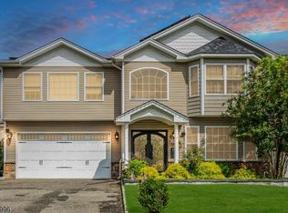 927 E Henry St, Linden, NJ 07036