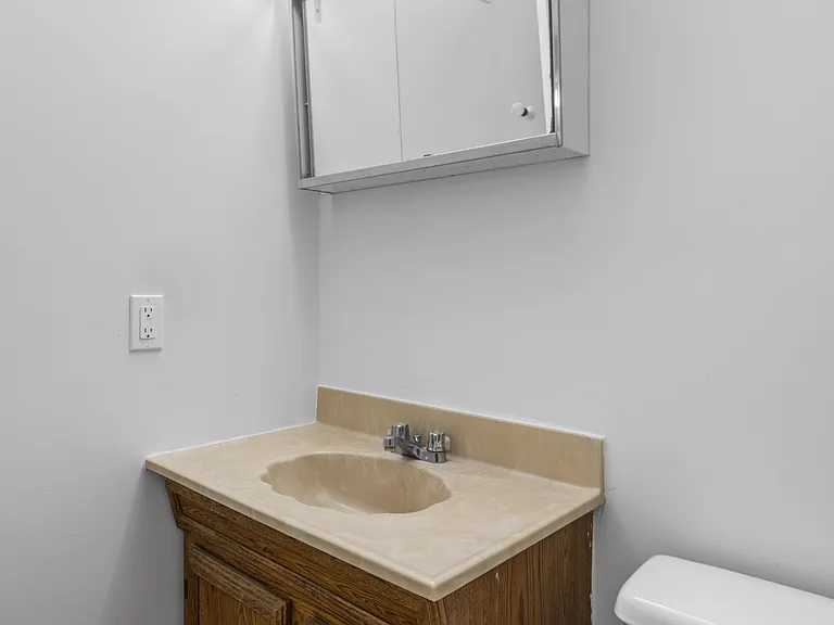 Wehnwood Court Apartments — Photo 38