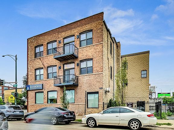 2nd image of 1560 W Wabansia Ave APT 3A