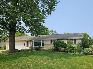 1564 Lindale Ln, Green Bay, WI 54313