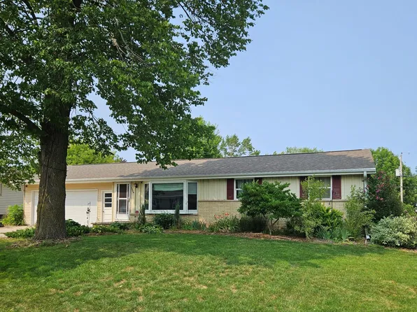 1564 Lindale Ln, Green Bay, WI 54313