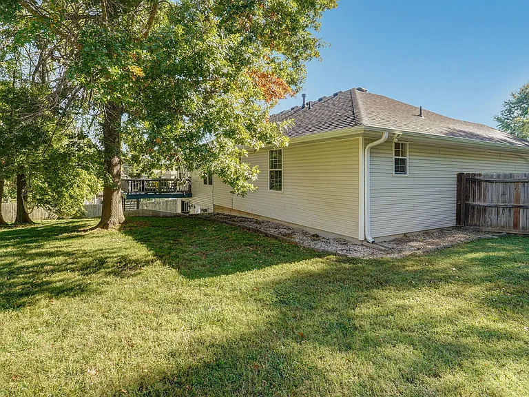 404 E Valley View Rd — Photo 43