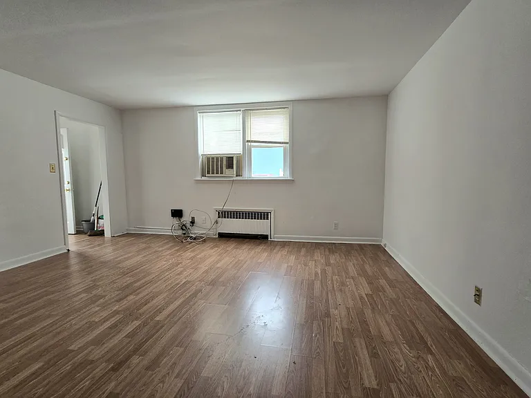 305 Green Ave — Photo 2