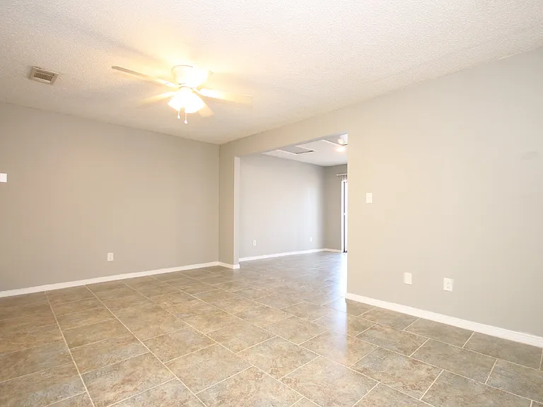 416 Waycross Ave — Photo 5