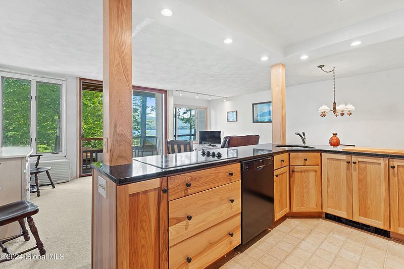 4th image of 3562 Lake Shore Drive #9