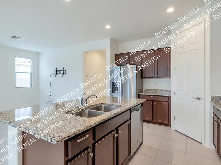 16614 W Shangri La Rd — Photo 6