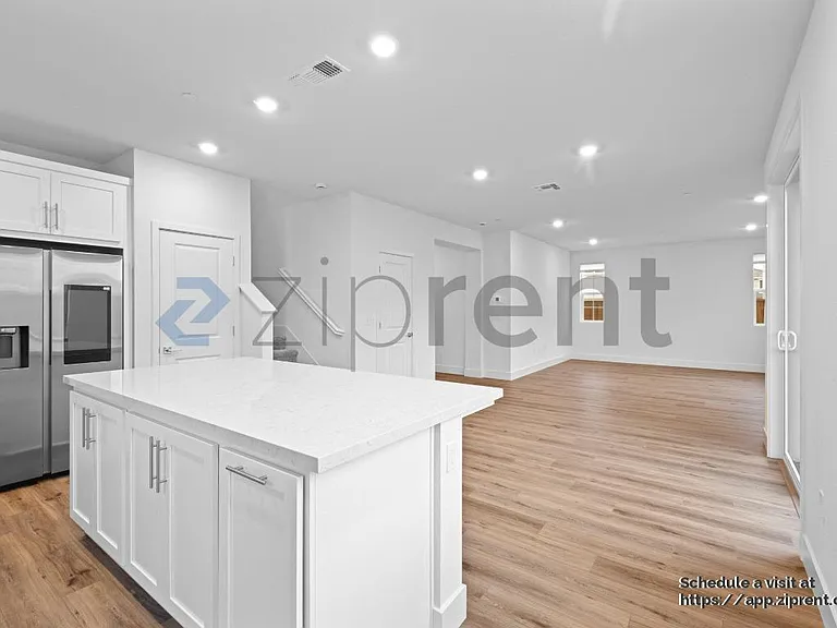 5694 Loray Ln — Photo 10