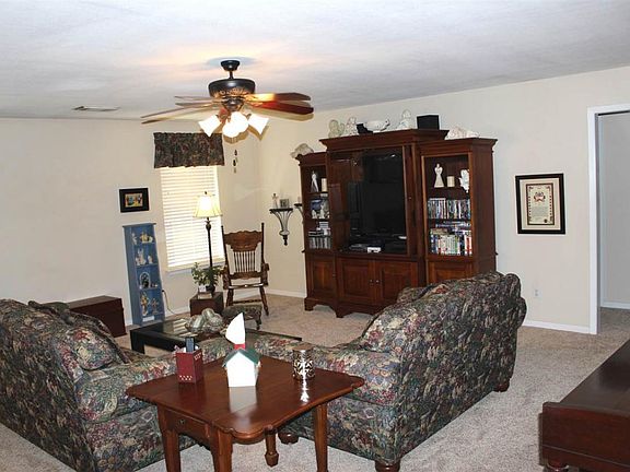 5th image of 1010 Eagle Dr