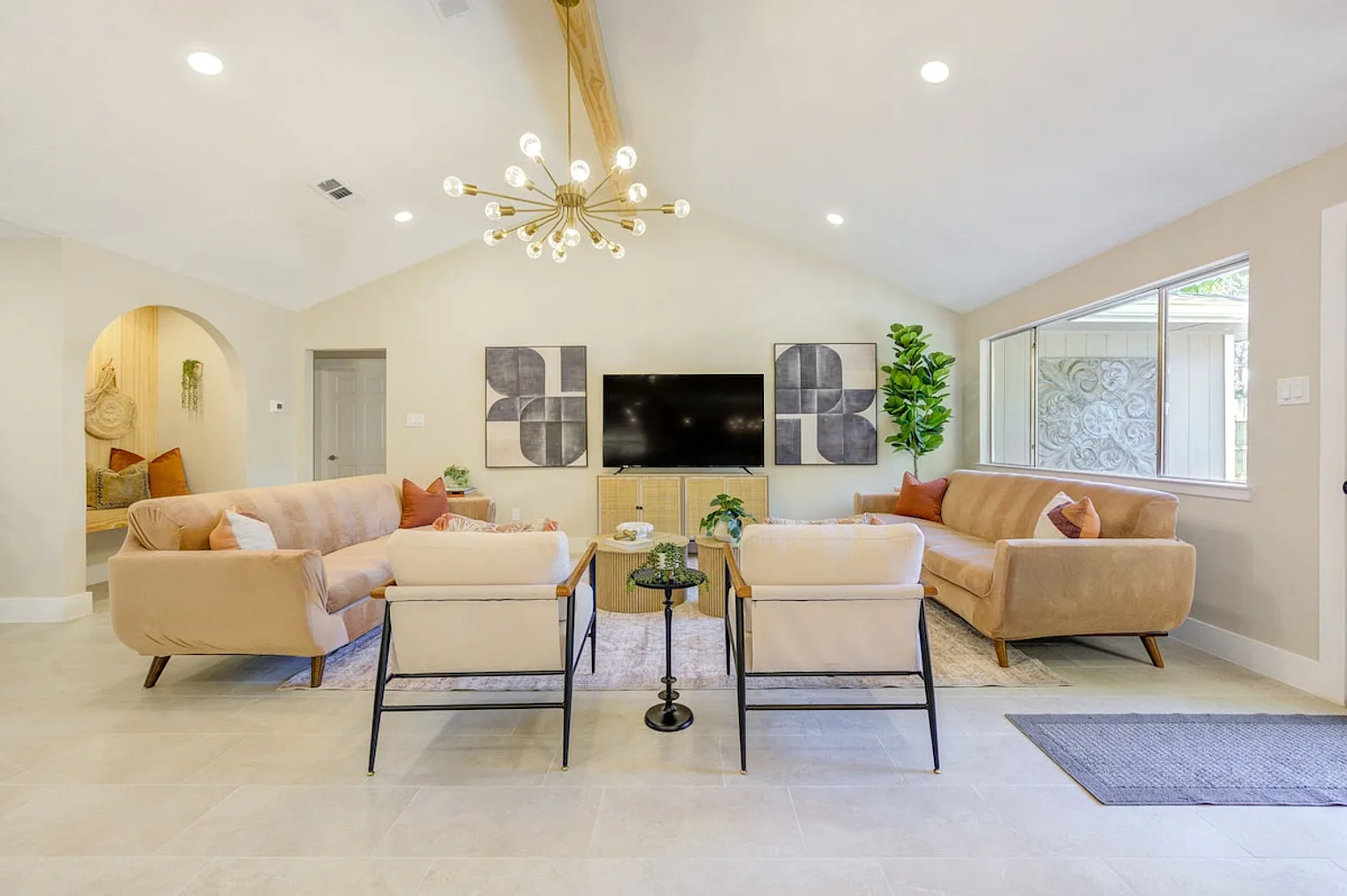 4 bed, 2.0 bath, $6,219 — Photo 1