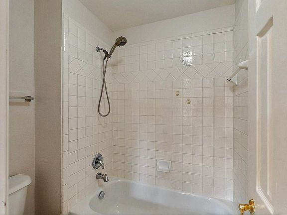 5th image of 416 Creekside Dr