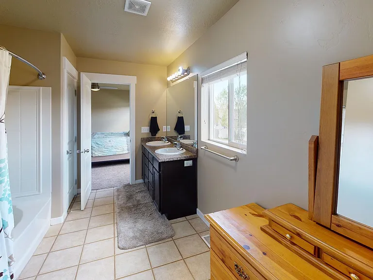531 S Willow Xing — Photo 18