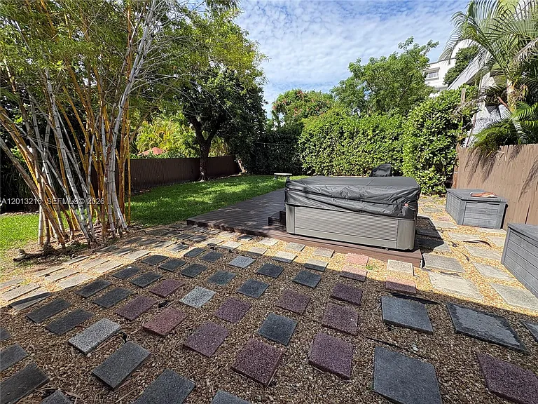 250 SW 19th Rd — Photo 16