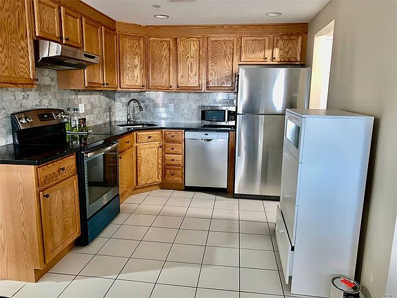5th image of 242 Maple Ave APT 413