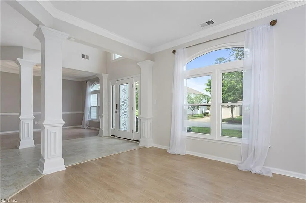 5 bed, 3.5 bath, 3200 sqft, $4,000 — Photo 3
