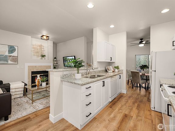 4th image of 6773 SE Cougar Mountain Way #4