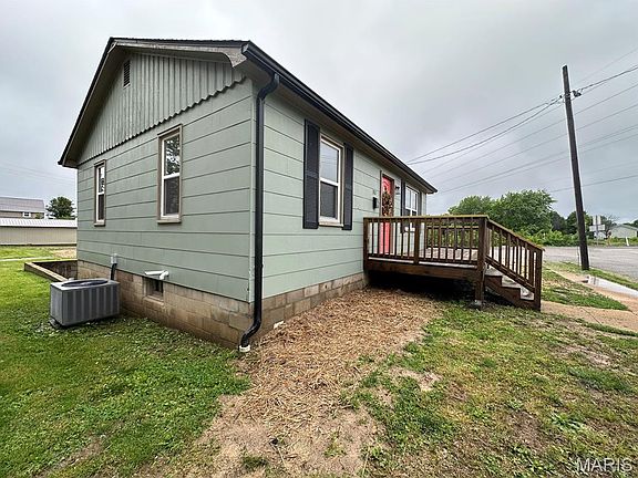 2nd image of 302 E Cherry Ave
