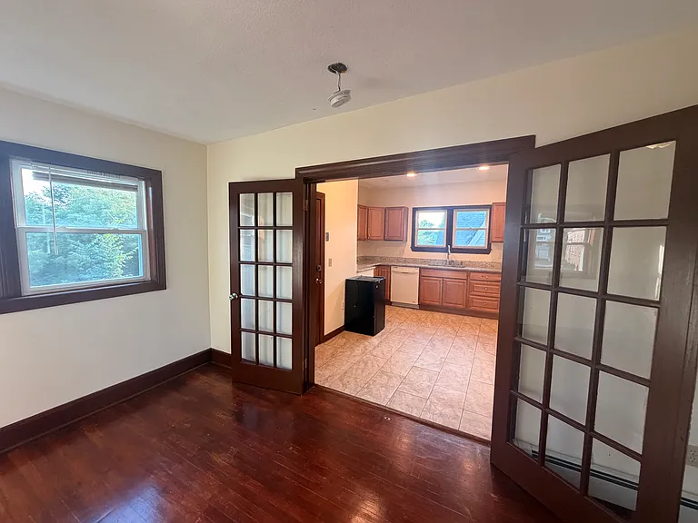 569 Main St #3 — Photo 3