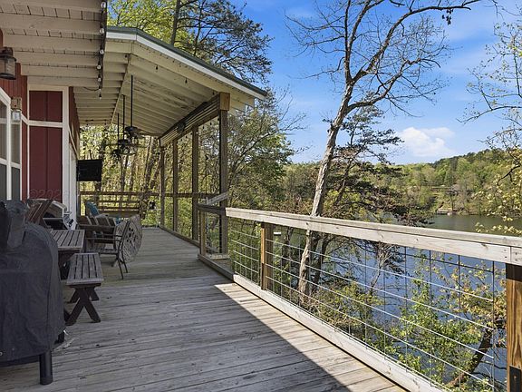 2nd image of 1135 Lake Dr