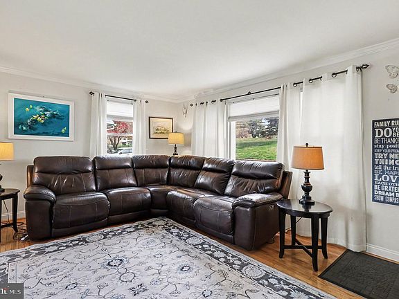 5th image of 312 Woodlawn Ave