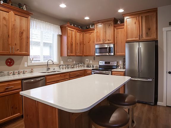 2nd image of 9705 NE 104th Way
